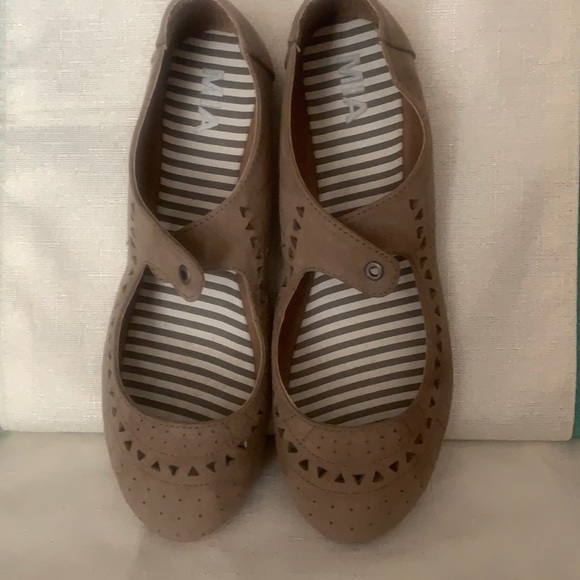 MIA Shoes - MIA flat sandals Sz.8.5